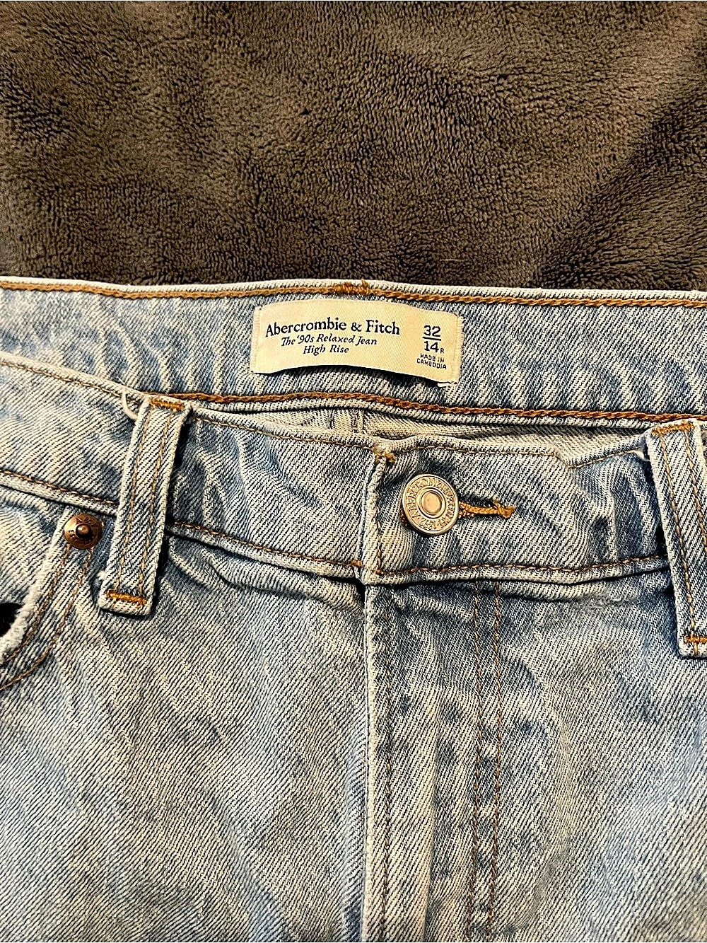 Abercrombie & Fitch The '90s Relaxed Jean High Rise Straight Leg Jeans